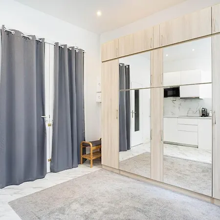 Modern Next To Roland Garros Stadium Parigi